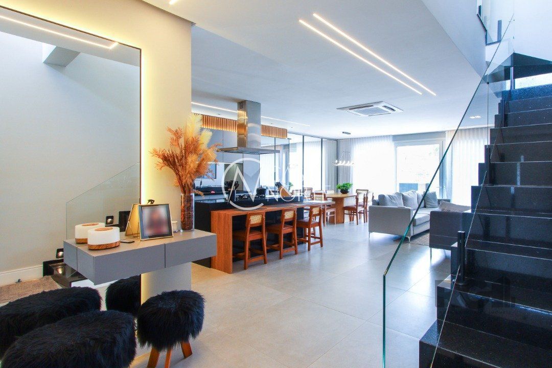 Casa de Condomínio à venda com 3 quartos, 177m², 1 suíte, 2 vagas, Rua Monsenhor Augusto Dalvit no bairro Aberta dos Morros em Porto Alegre