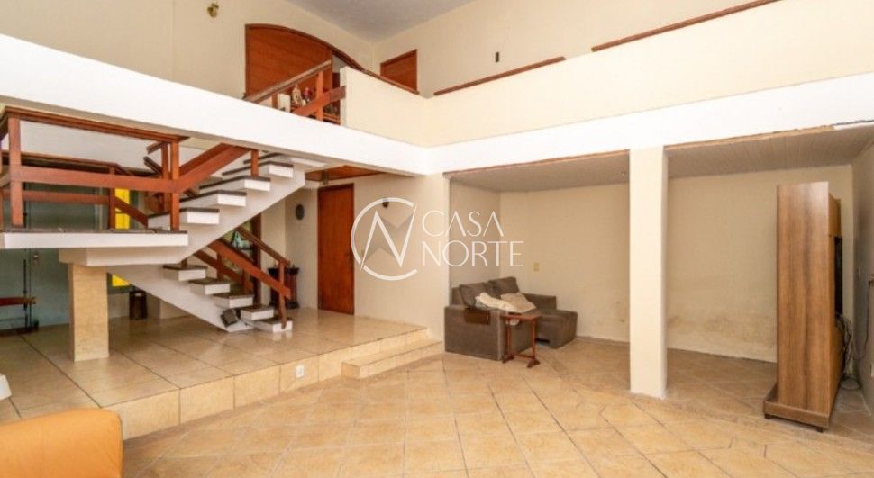 Casa à venda com 3 quartos, 270m², 1 suíte, 2 vagas, Rua Fontoura Xavier no bairro Jardim São Pedro em Porto Alegre