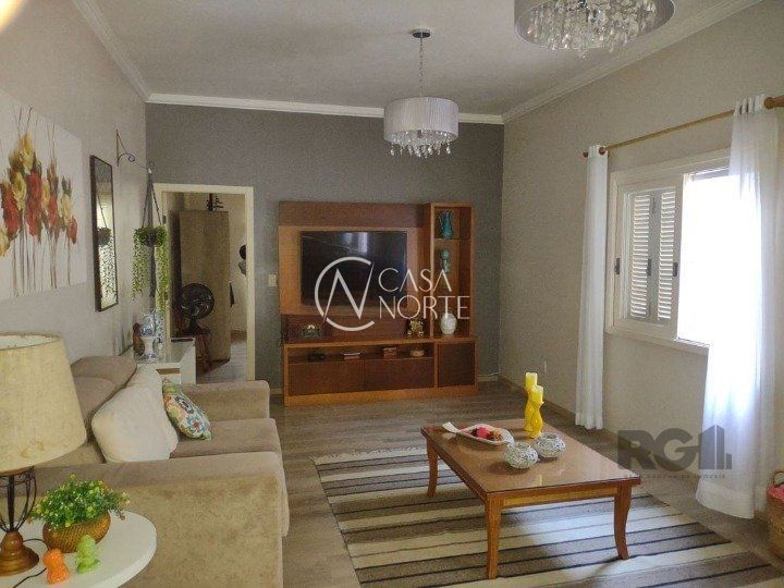 Casa à venda com 4 quartos, 243m², 1 suíte, 2 vagas, Rua Coronel Feijó no bairro São João em Porto Alegre