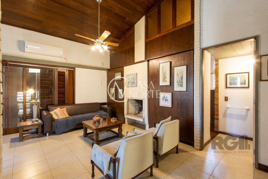 Casa à venda com 3 quartos, 266m², 1 suíte, 3 vagas, Rua Cariri no bairro Vila Assunção em Porto Alegre