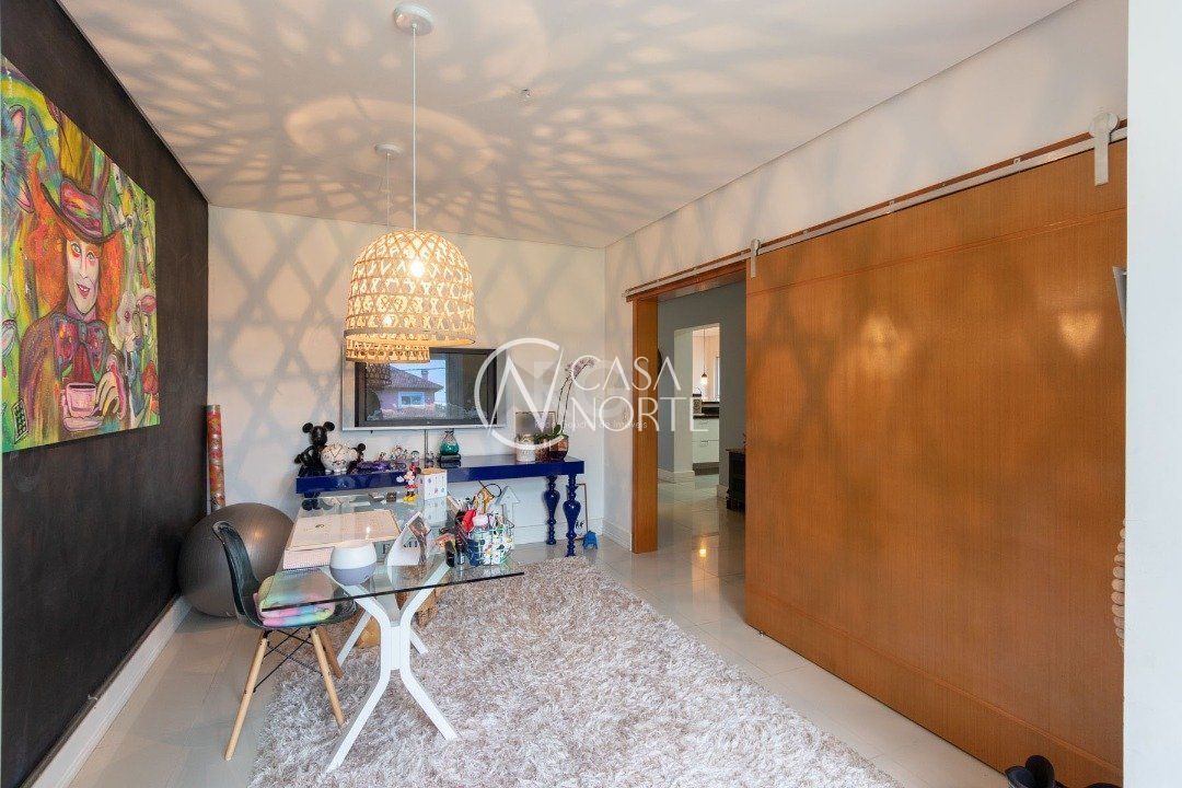 Casa à venda com 3 quartos, 333m², 3 suítes, 6 vagas, Avenida Juca Batista no bairro Terraville em Porto Alegre