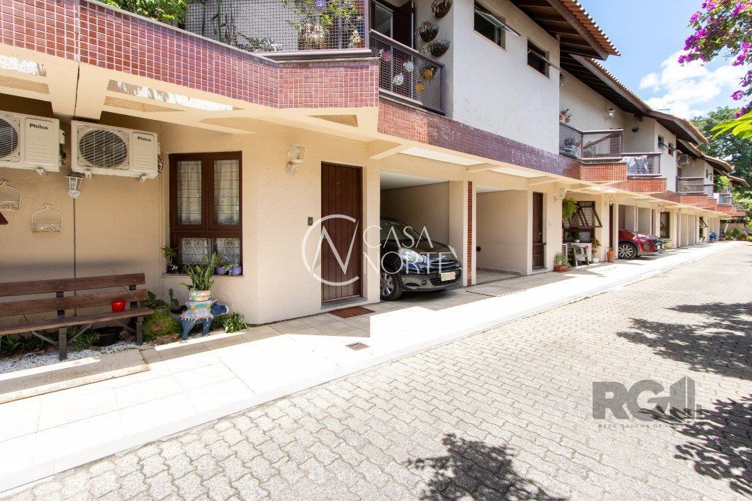 Casa de Condomínio à venda com 3 quartos, 139m², 1 suíte, 1 vaga, Rua Dona Zulmira no bairro Cavalhada em Porto Alegre