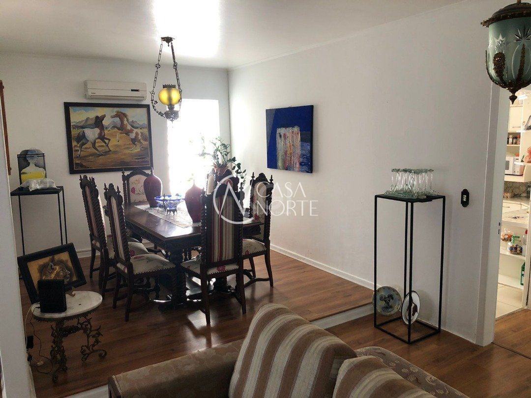 Casa à venda com 3 quartos, 209m², 1 suíte, 3 vagas, Rua Criciuma no bairro Guarujá em Porto Alegre