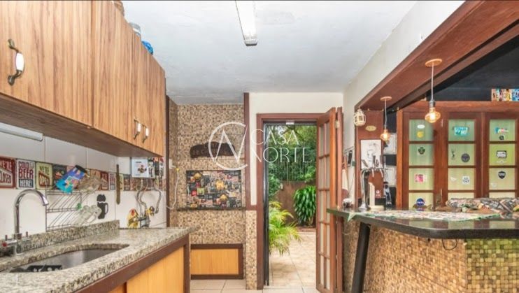 Casa à venda com 3 quartos, 231m², 1 suíte, 3 vagas, Rua Doutor Pitrez no bairro Ipanema em Porto Alegre