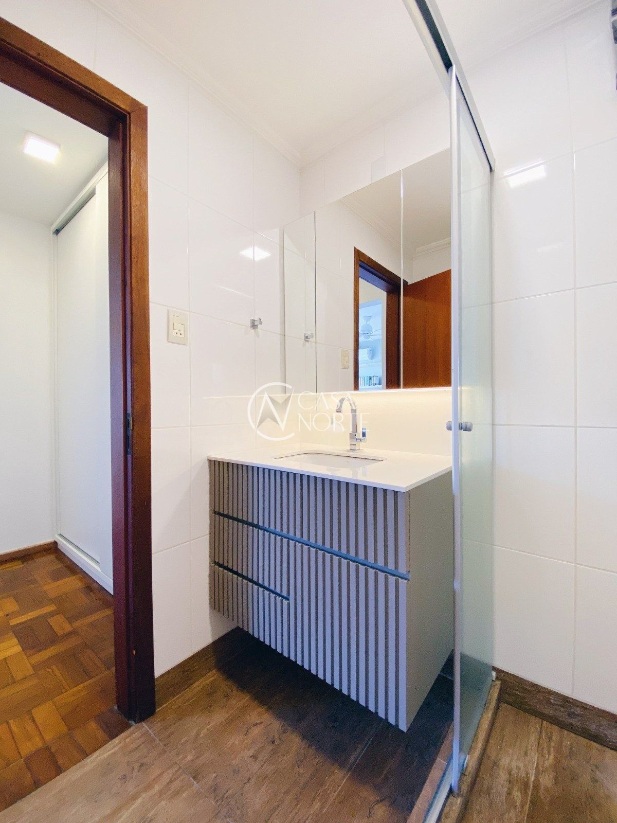 Apartamento à venda com 2 quartos, 76m², 1 suíte, 1 vaga, Rua Vicente da Fontoura no bairro Bela Vista em Porto Alegre