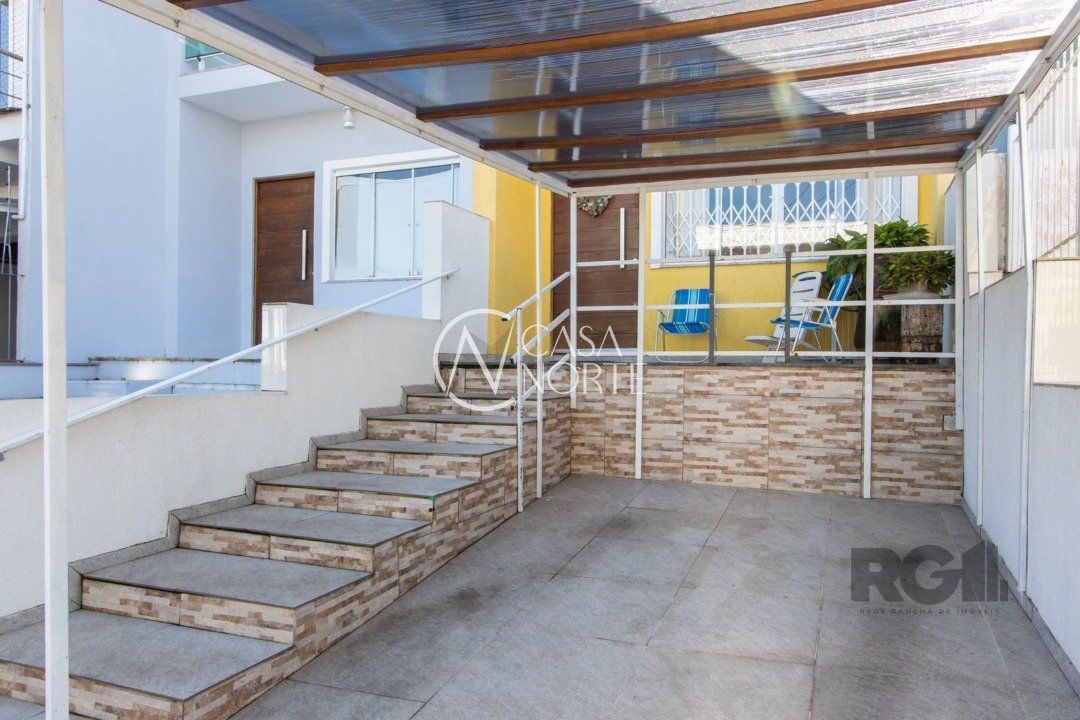 Casa à venda com 3 quartos, 194m², 2 suítes, 1 vaga, Rua Manoel Nunes da Silva no bairro Guarujá em Porto Alegre