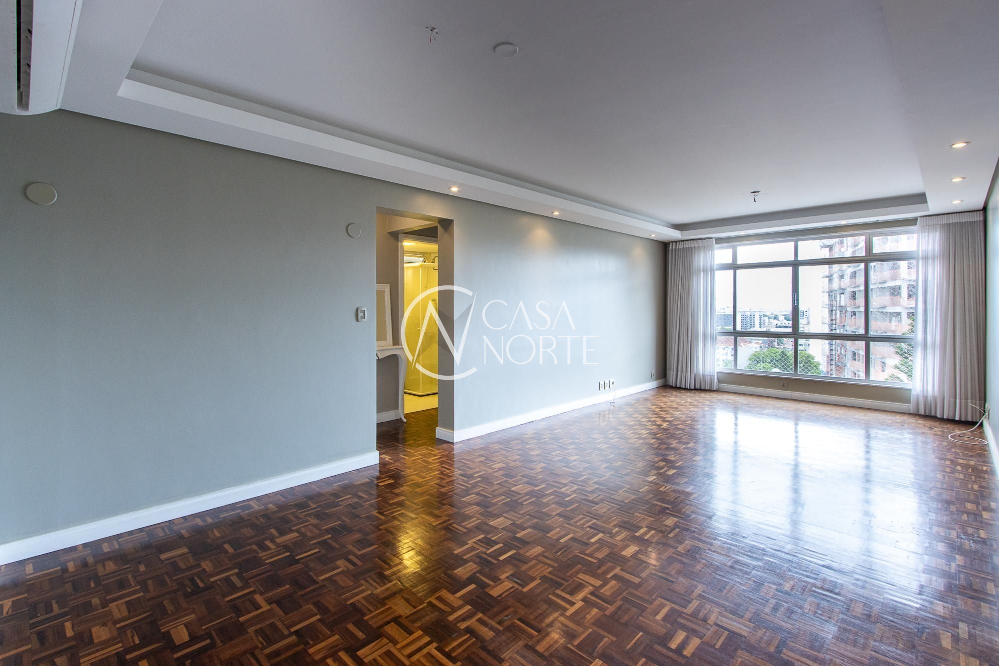 Apartamento à venda com 3 quartos, 112m², 1 suíte, 1 vaga, Rua Vinte e Quatro de Outubro no bairro Moinhos de Vento em Porto Alegre