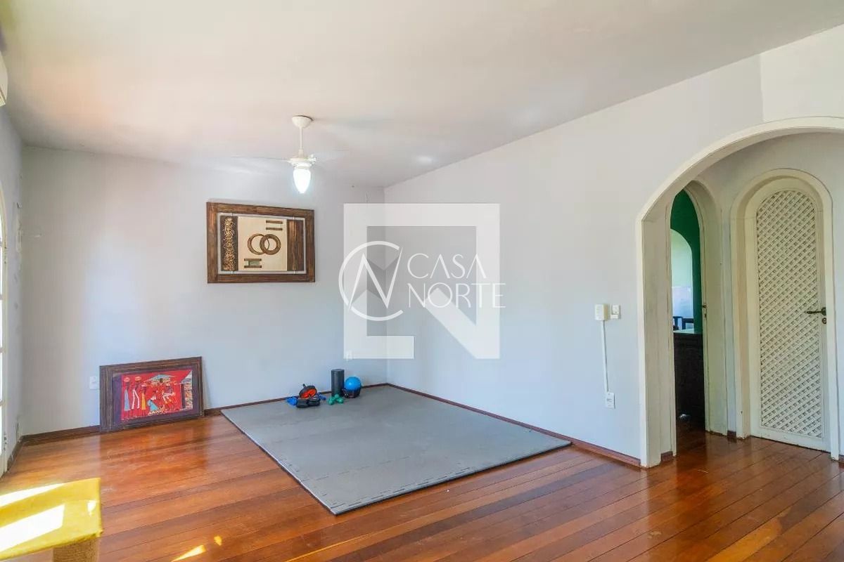 Casa à venda com 3 quartos, 380m², 2 suítes, 3 vagas, Rua Doutor João Palombini no bairro Ipanema em Porto Alegre