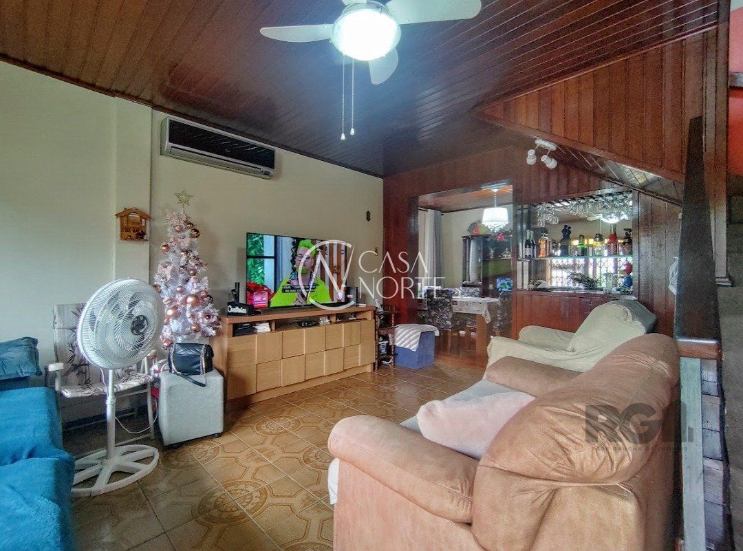 Casa à venda com 3 quartos, 198m², 1 suíte, 2 vagas, Rua Doutor Mário Totta no bairro Tristeza em Porto Alegre