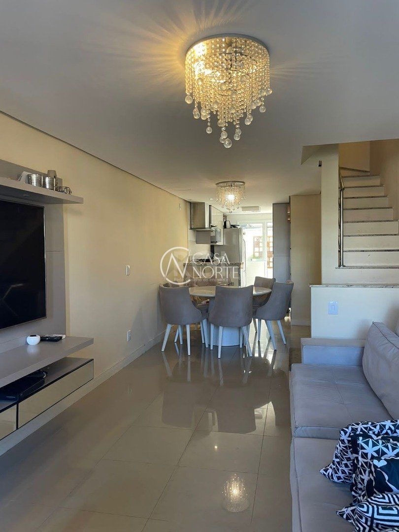 Sobrado à venda com 2 quartos, 132m², 1 suíte, 1 vaga, Rua Corticeira no bairro Hípica em Porto Alegre