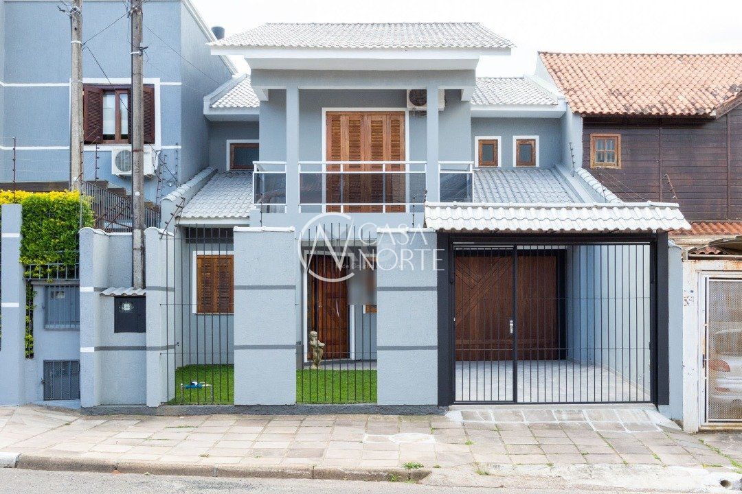 Casa à venda com 3 quartos, 247m², 1 suíte, 4 vagas, Rua Giobatta Giuseppe Petracco no bairro Vila Nova em Porto Alegre