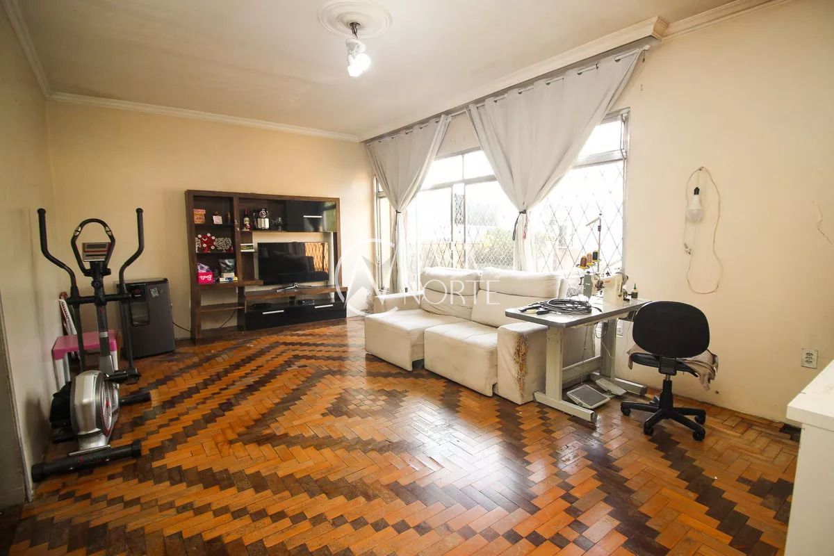 Casa à venda com 4 quartos, 280m², 6 vagas, Rua Coronel Aparício Borges no bairro Glória em Porto Alegre