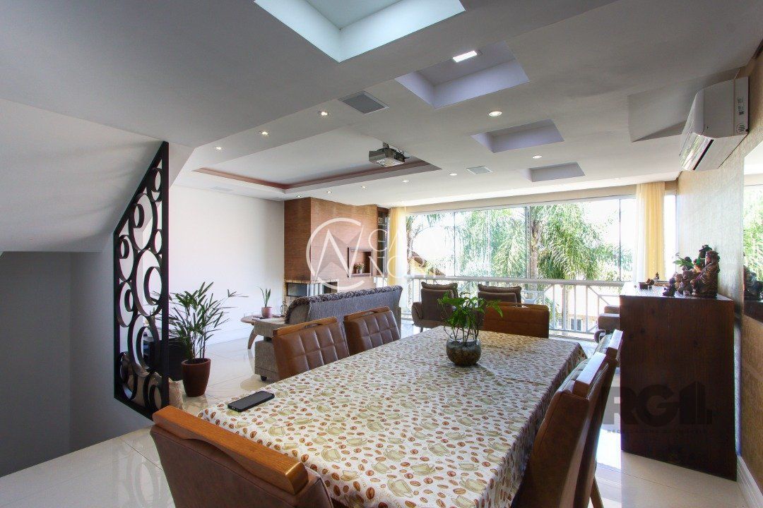 Casa de Condomínio à venda com 3 quartos, 222m², 1 suíte, 2 vagas, Rua Professor Xavier Simões no bairro Sétimo Céu em Porto Alegre