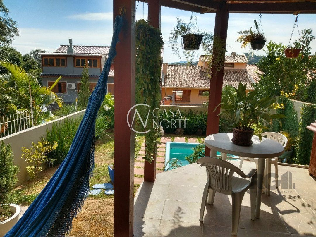 Casa à venda com 4 quartos, 226m², 1 suíte, 2 vagas, Rua Professor Antônio José Remiao no bairro Espírito Santo em Porto Alegre