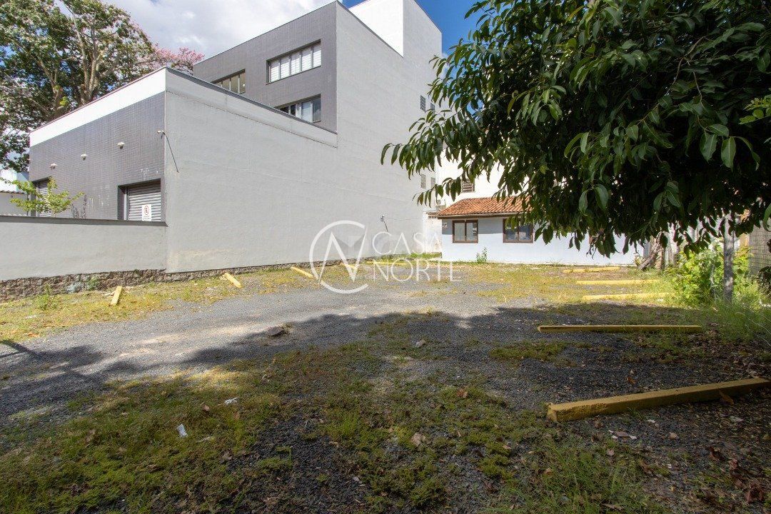 Terreno à venda  com 298m², Praça Comendador Souza Gomes no bairro Tristeza em Porto Alegre