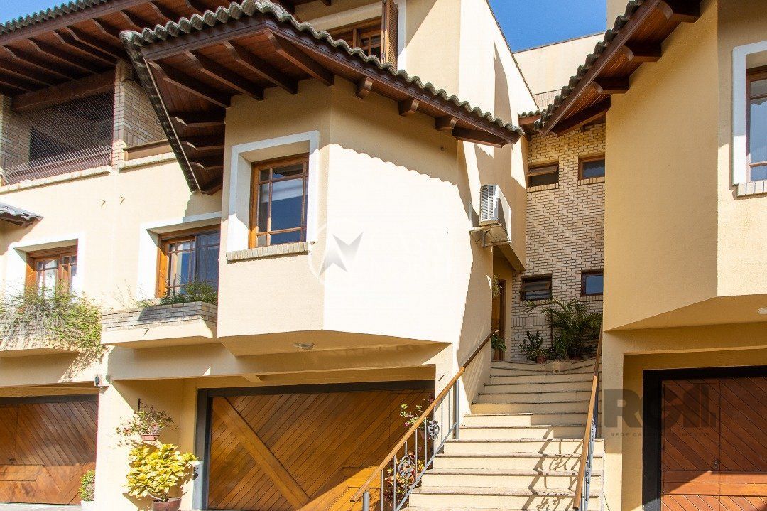 Casa de Condomínio à venda com 3 quartos, 200m², 1 suíte, 3 vagas, Rua Landel de Moura no bairro Tristeza em Porto Alegre