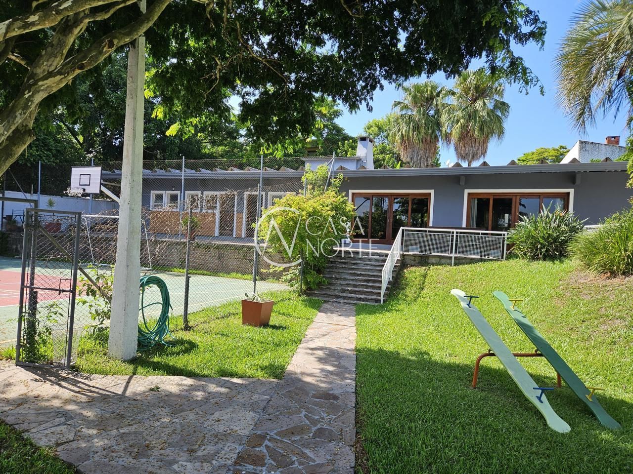 Casa de Condomínio à venda com 3 quartos, 229m², 1 suíte, 3 vagas, Rua Landel de Moura no bairro Tristeza em Porto Alegre