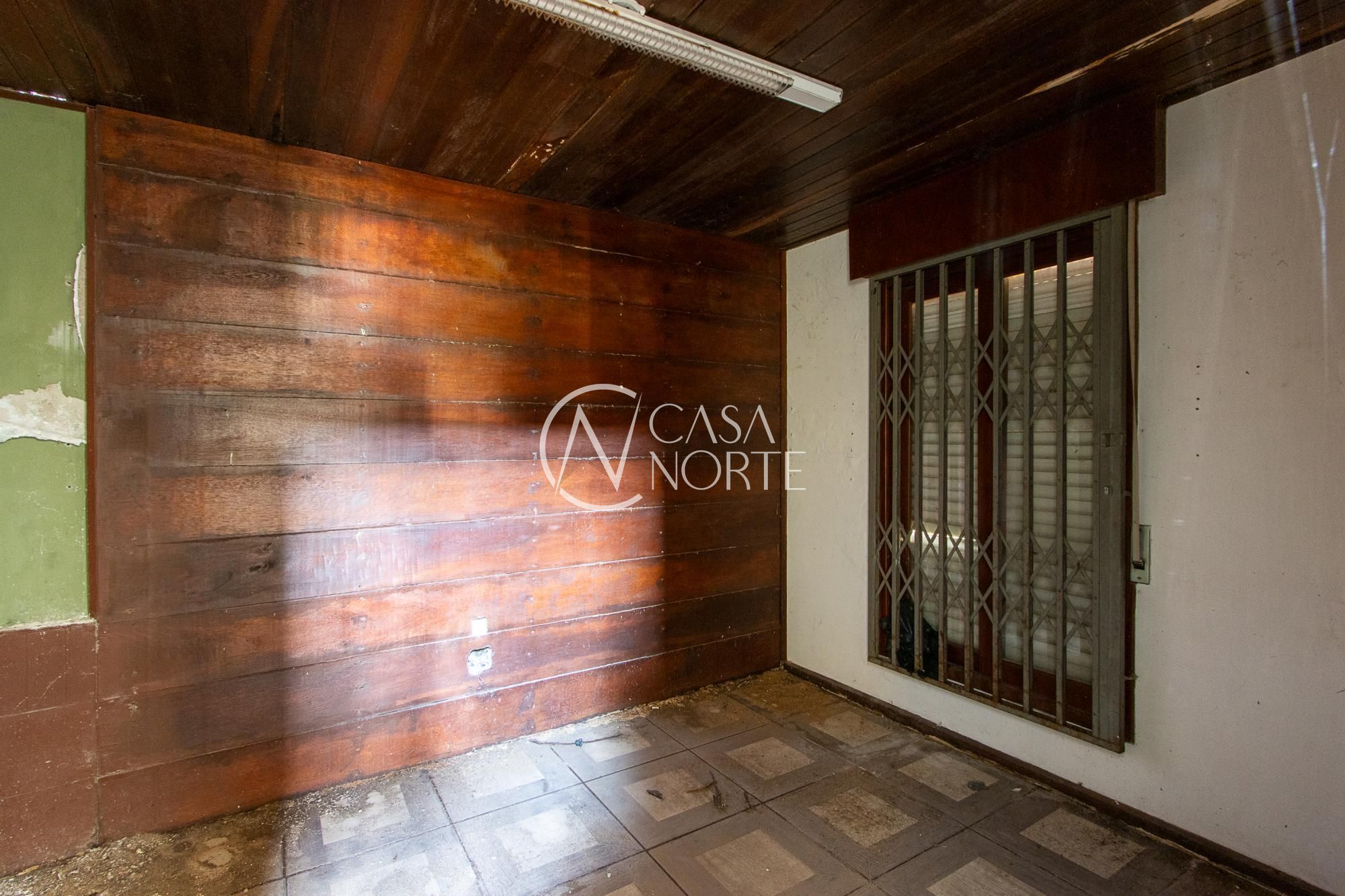 Casa à venda com 3 quartos, 320m², 1 suíte, 4 vagas, Rua Comandai no bairro Cristal em Porto Alegre