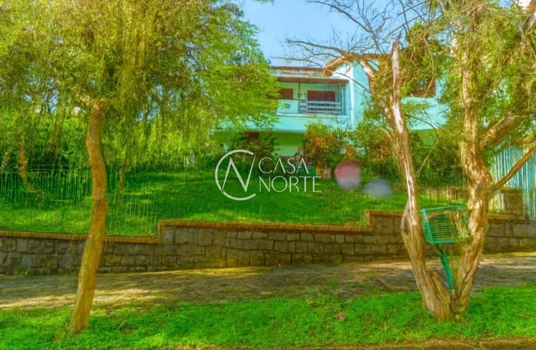 Casa à venda com 5 quartos, 315m², 3 suítes, 3 vagas, Rua Doutor Possidônio Cunha no bairro Vila Assunção em Porto Alegre