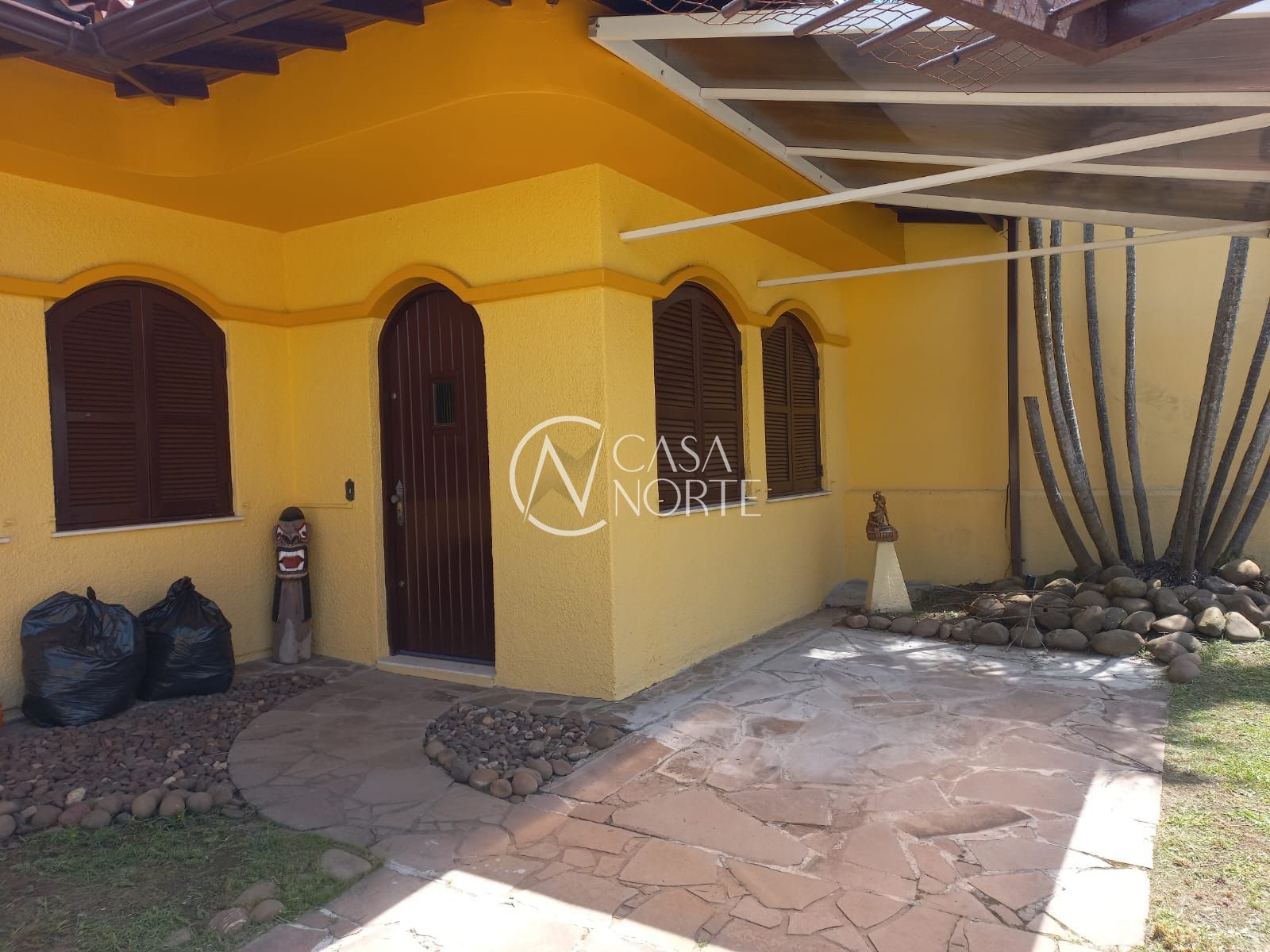 Casa à venda com -4 quarto, 100m², 2 suítes, 3 vagas, Rua dos Guenoas no bairro Guarujá em Porto Alegre