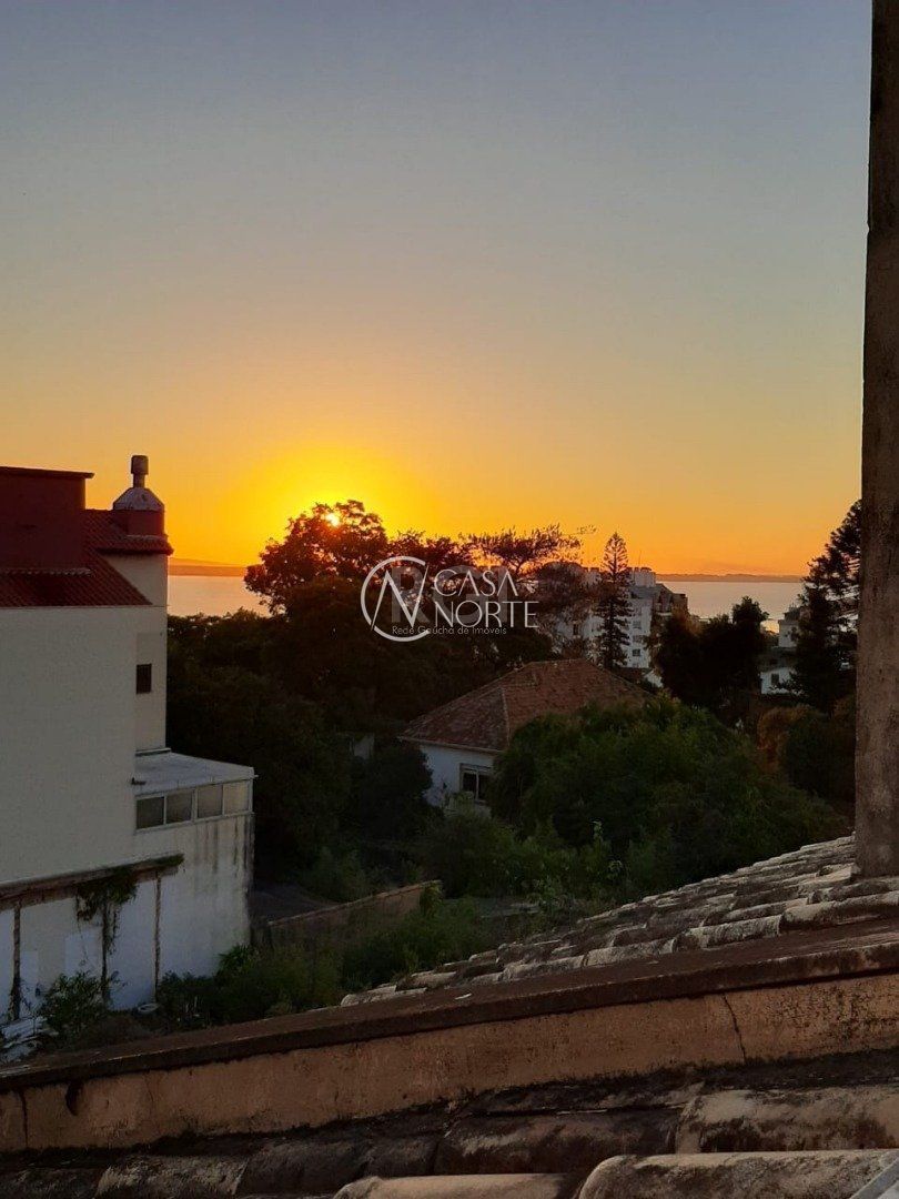 Casa de Condomínio à venda com 3 quartos, 245m², 1 suíte, 3 vagas, Rua Padre João Batista Reus no bairro Vila Conceição em Porto Alegre