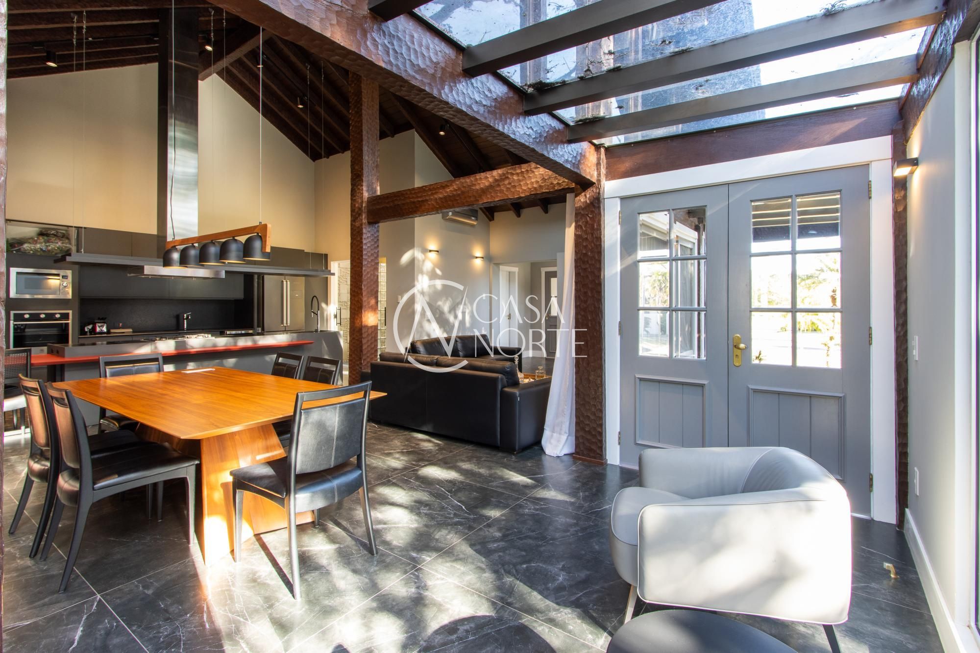 Casa de Condomínio à venda com 3 quartos, 196m², 1 suíte, 4 vagas, Avenida Juca Batista no bairro Terraville em Porto Alegre