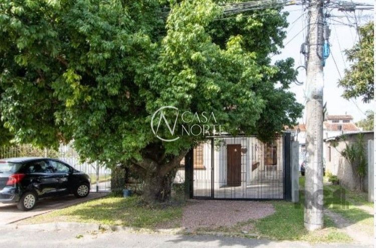 Casa à venda com 2 quartos, 89m², 1 vaga, Rua Porto Calvo no bairro Ipanema em Porto Alegre
