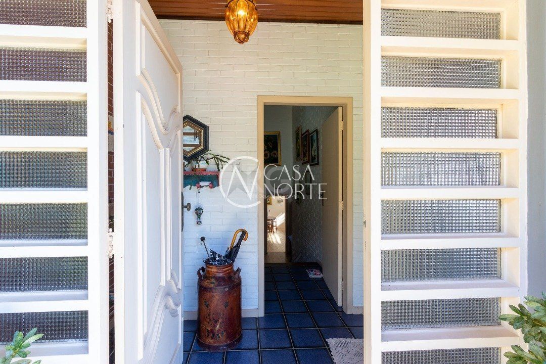 Casa à venda com 5 quartos, 400m², 2 suítes, 4 vagas, Rua Caete no bairro Vila Assunção em Porto Alegre