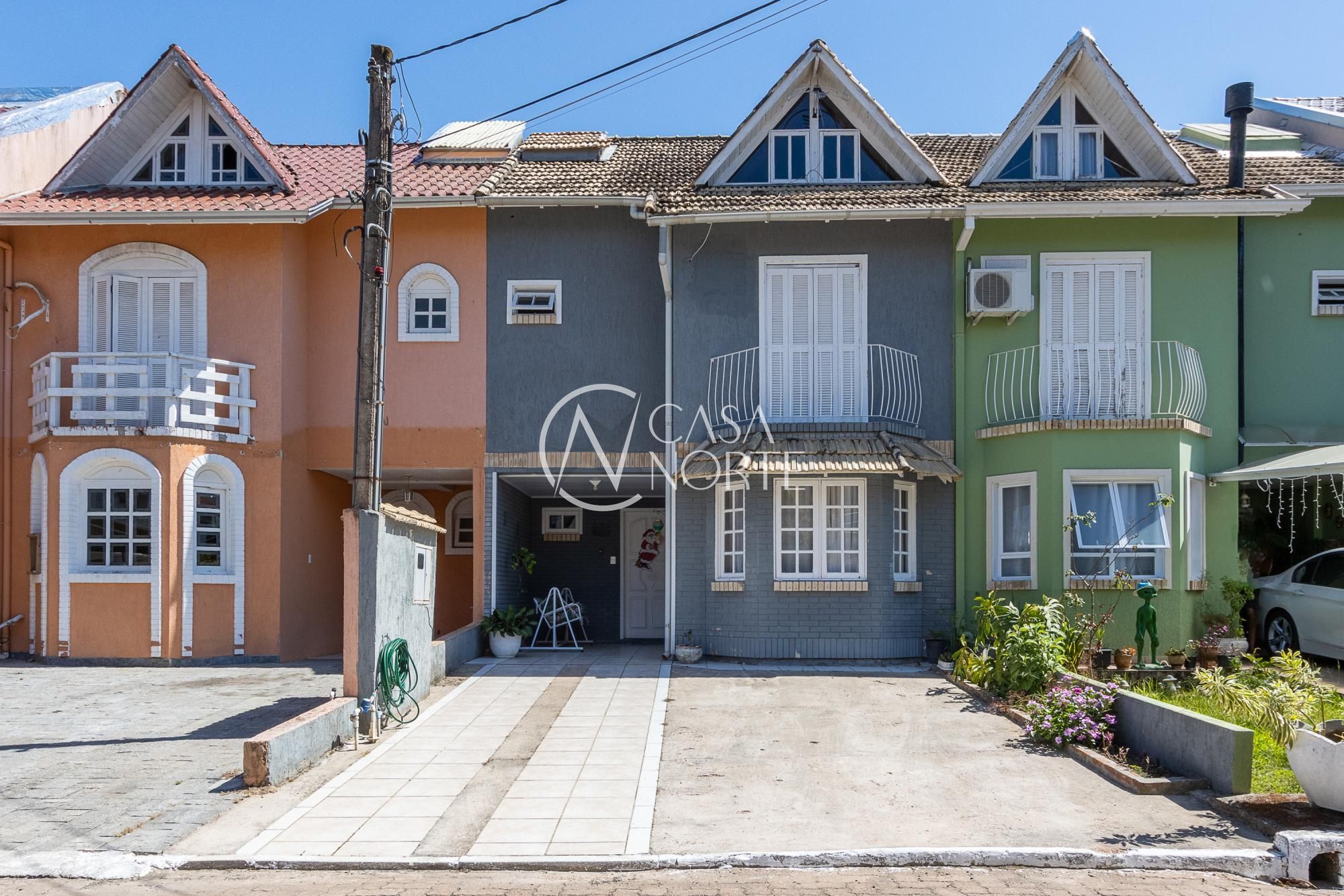 Casa de Condomínio à venda com 3 quartos, 161m², 1 suíte, 2 vagas, Rua Osório Mendes Ouriques no bairro Guarujá em Porto Alegre