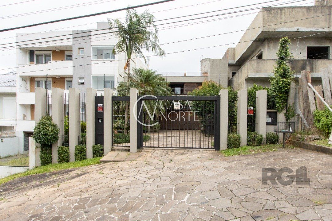 Casa à venda com 4 quartos, 360m², 4 suítes, 4 vagas, Rua Curupaiti no bairro Cristal em Porto Alegre