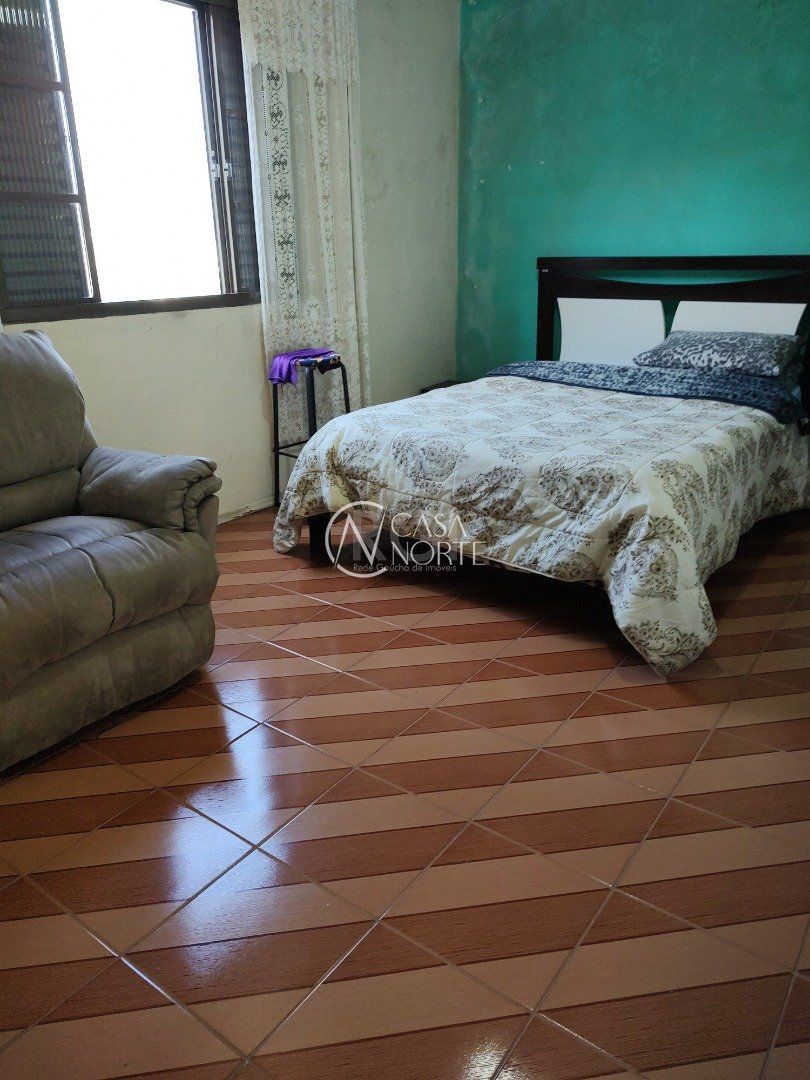 Casa à venda com 3 quartos, 335m², 4 vagas, Rua Martim Minaberry no bairro Partenon em Porto Alegre