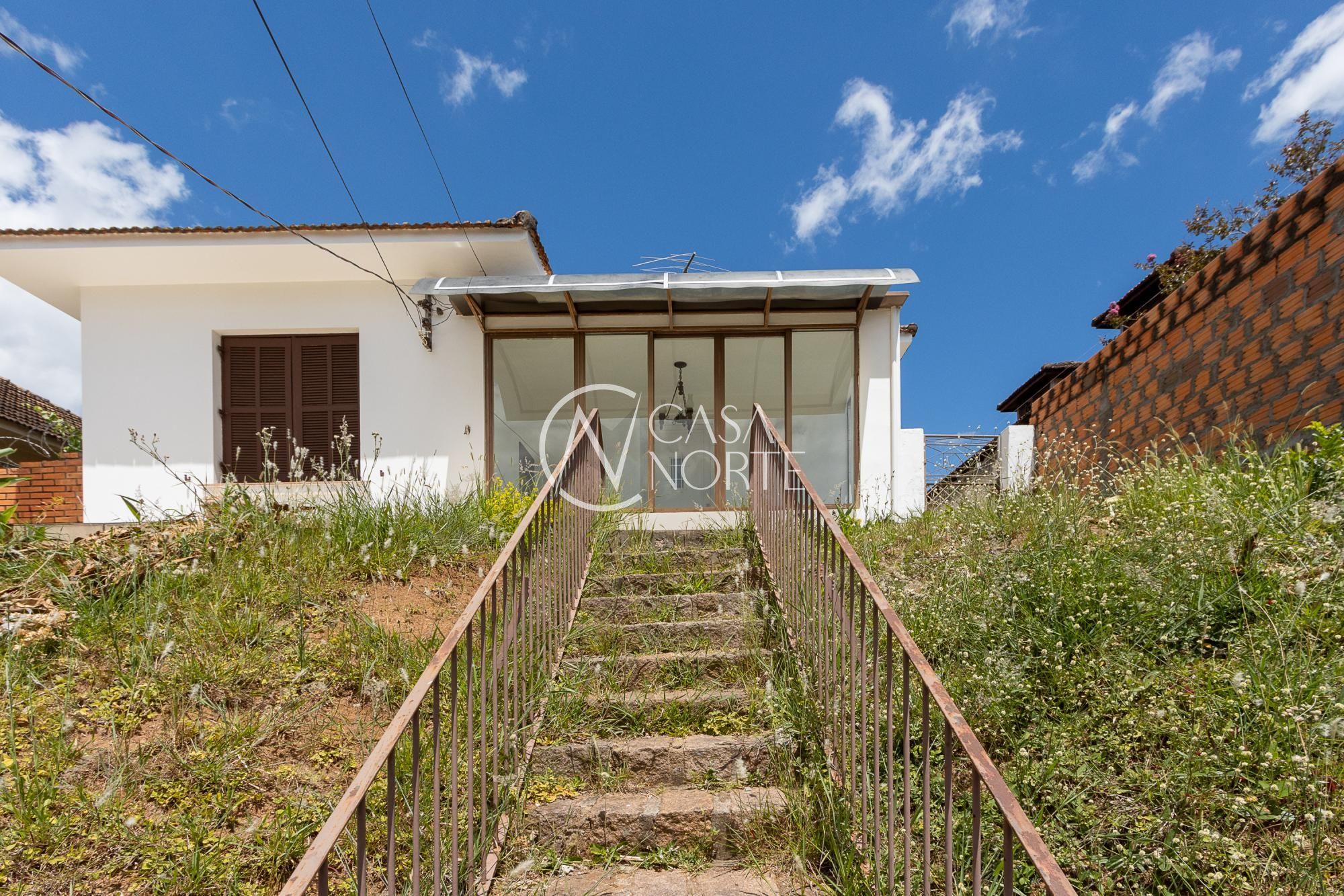 Casa à venda com 2 quartos, 360m², 1 vaga, Rua Oscar Tollens no bairro Santa Tereza em Porto Alegre