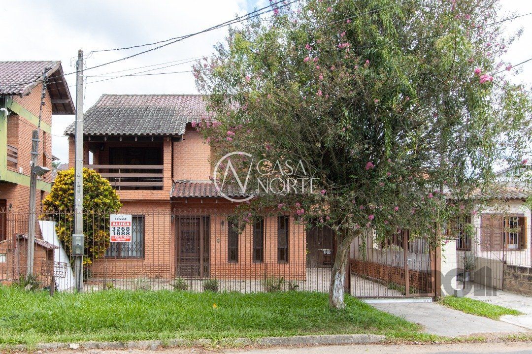 Casa à venda com 3 quartos, 205m², 2 suítes, 3 vagas, Estrada Aracaju no bairro Vila Nova em Porto Alegre
