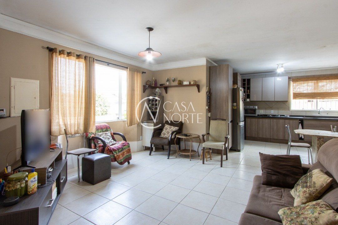 Casa à venda com 6 quartos, 288m², 2 suítes, 2 vagas, Rua Doutor Pereira Neto no bairro Tristeza em Porto Alegre