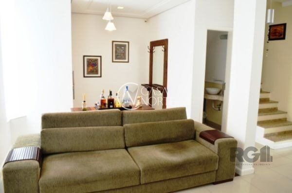 Casa à venda com 3 quartos, 140m², 1 suíte, 1 vaga, Rua Corticeira no bairro Hípica em Porto Alegre