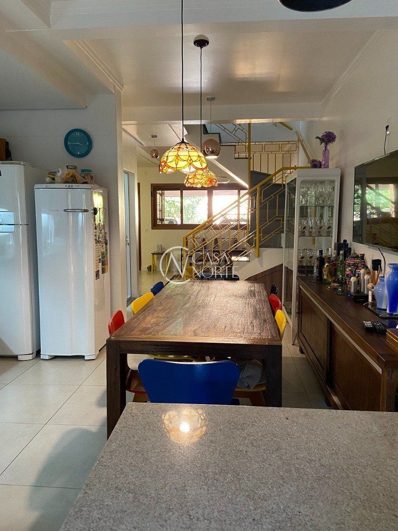 Casa de Condomínio à venda com 3 quartos, 220m², 1 suíte, 2 vagas, Rua Doutor Armando Barbedo no bairro Tristeza em Porto Alegre