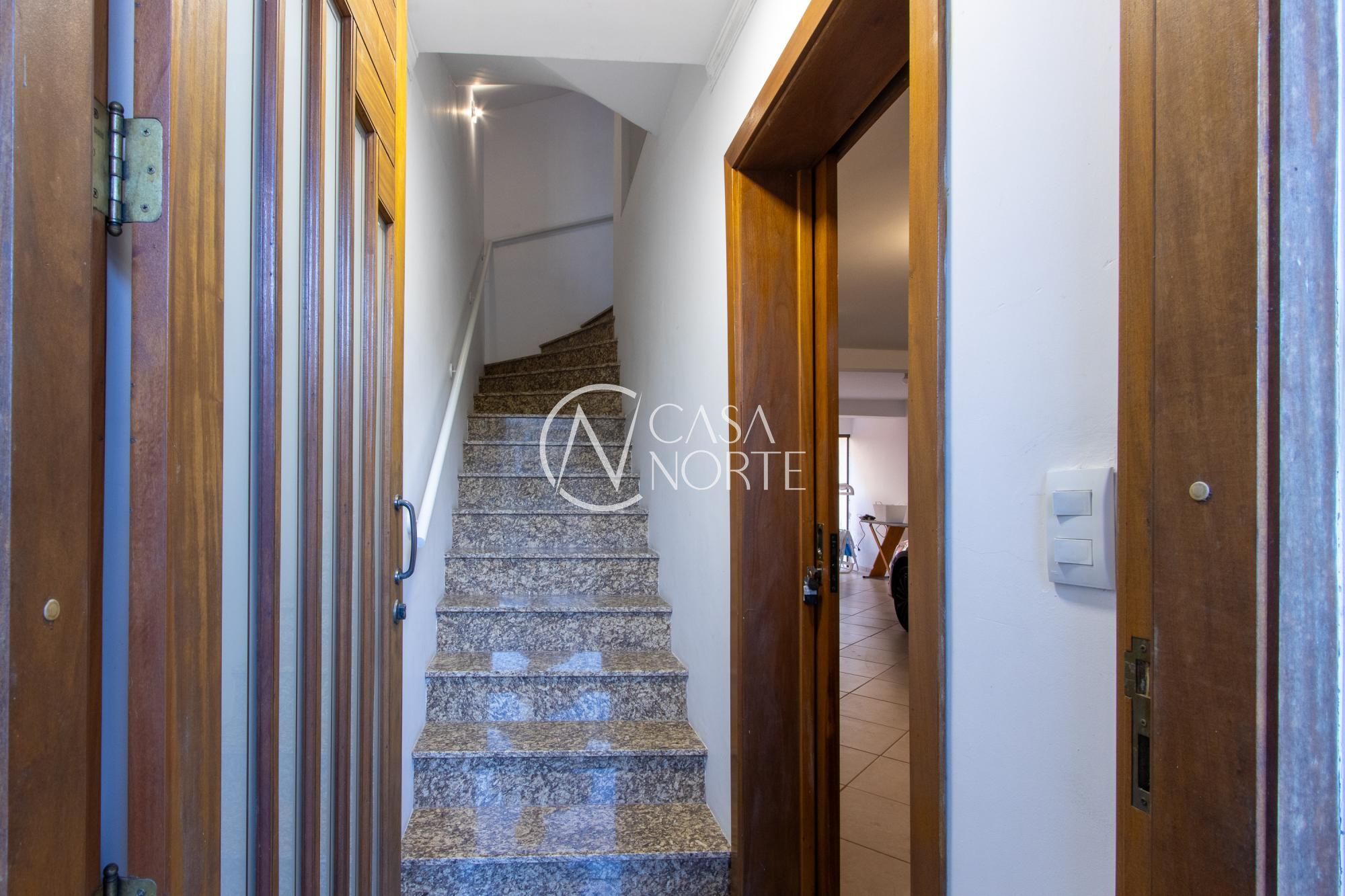 Casa de Condomínio à venda com 3 quartos, 232m², 1 suíte, 2 vagas, Rua Conselheiro Xavier da Costa no bairro Ipanema em Porto Alegre