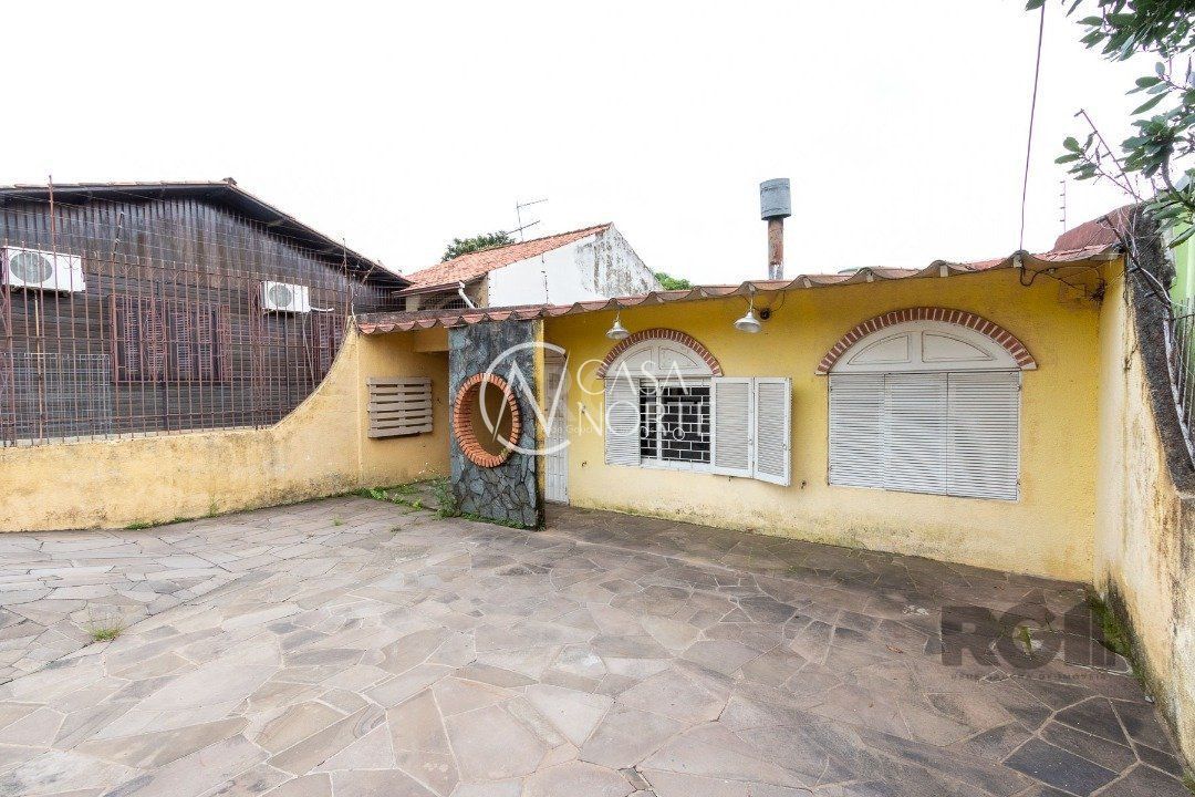 Casa à venda com 3 quartos, 120m², 1 suíte, 2 vagas, Estrada Aracaju no bairro Vila Nova em Porto Alegre