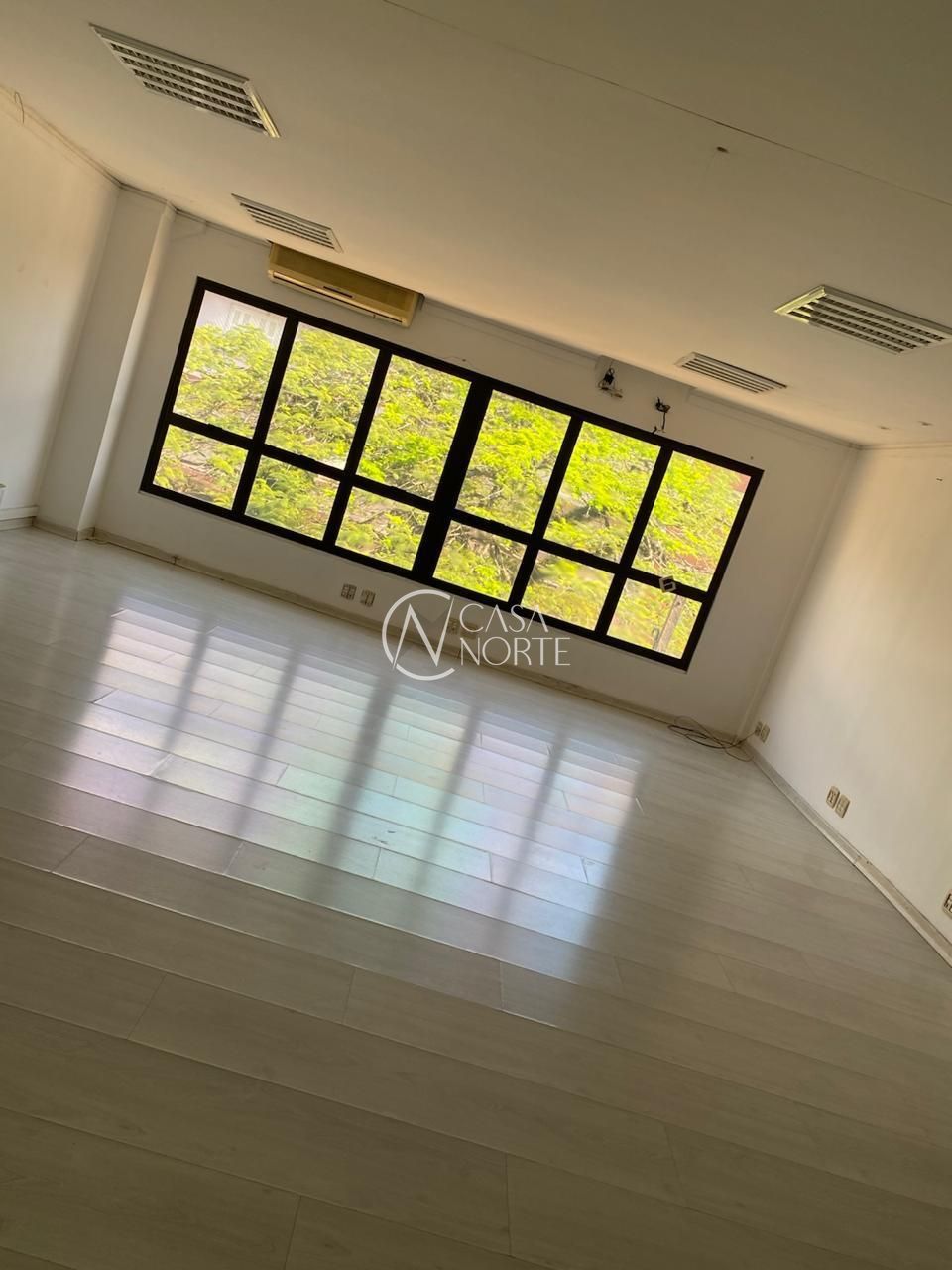 Pavilhão à venda , 270m², 1 vaga, Avenida Guido Mondin no bairro São Geraldo em Porto Alegre
