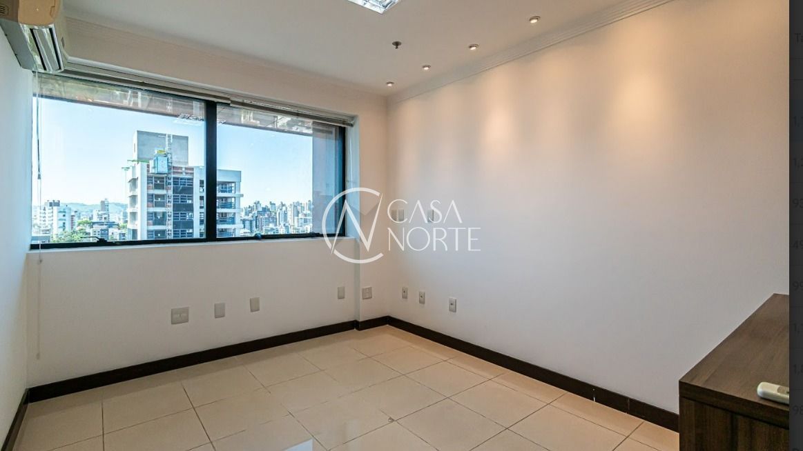 Sala Comercial à venda com 1 quarto, 33m², 2 vagas, Avenida Augusto Meyer no bairro Auxiliadora em Porto Alegre