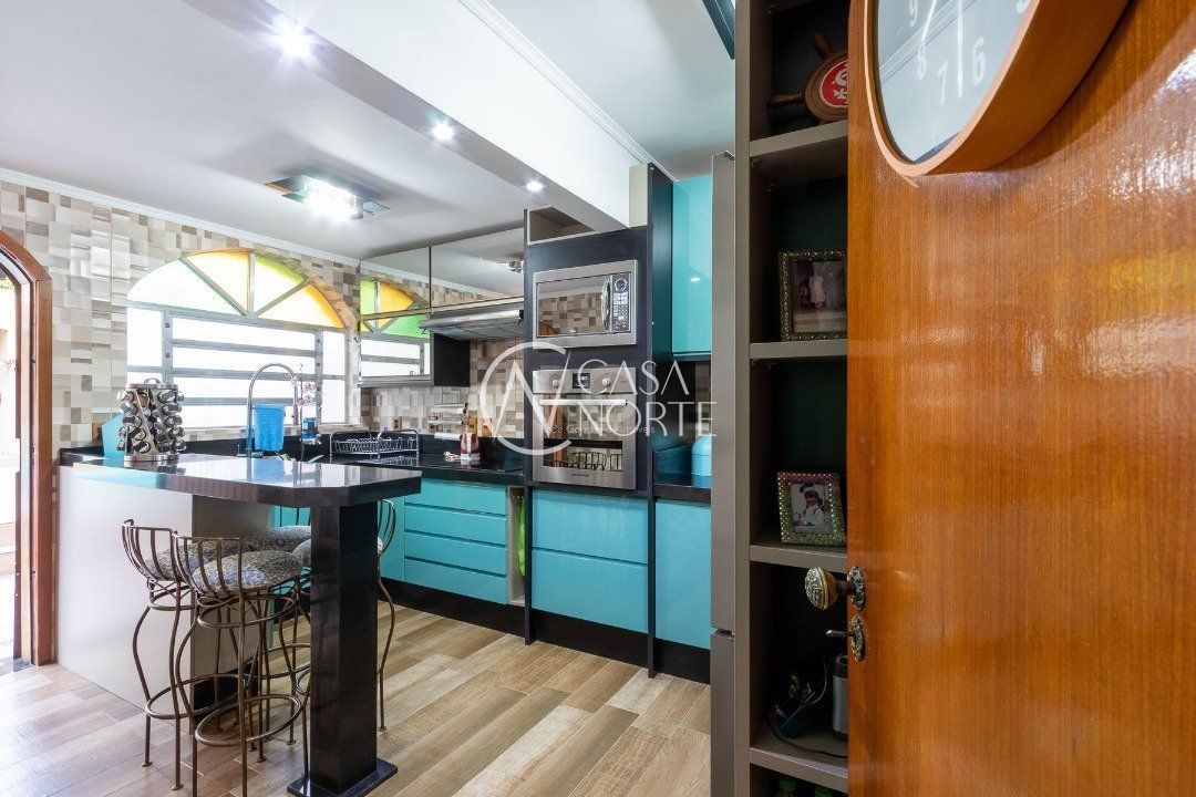 Casa à venda com 3 quartos, 232m², 1 suíte, 4 vagas, Avenida Fabio Araujo Santos no bairro Nonoai em Porto Alegre