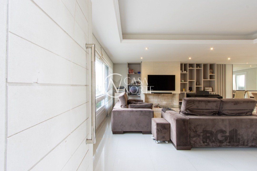 Casa à venda com 3 quartos, 336m², 1 suíte, 4 vagas, Rua Henrique Anawate no bairro Guarujá em Porto Alegre