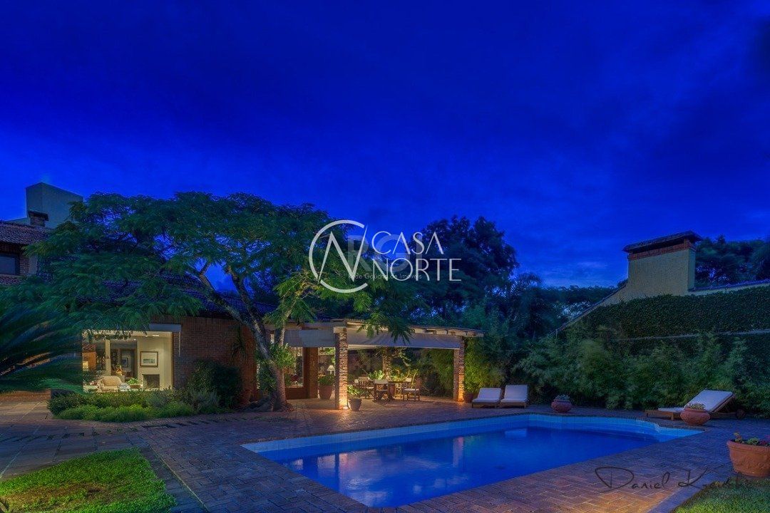 Casa à venda com 5 quartos, 418m², 1 suíte, 6 vagas, Rua Landel de Moura no bairro Tristeza em Porto Alegre