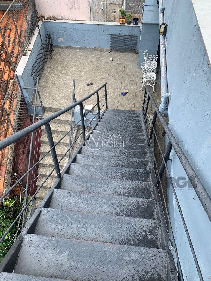 Casa à venda com 3 quartos, 264m², 1 suíte, 1 vaga, Rua Ventos do Sul no bairro Vila Nova em Porto Alegre
