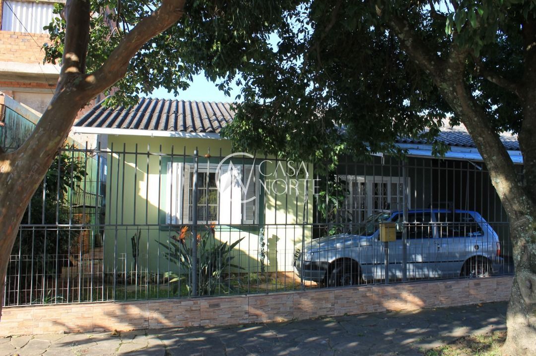 Casa à venda com 3 quartos, 120m², 1 suíte, 1 vaga, Rua Brigadeiro Leonardo Teixeira Collares no bairro Vila Nova em Porto Alegre