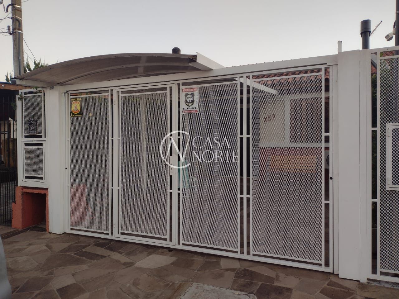 Casa à venda com 2 quartos, 51m², 2 vagas, Rua Wilson Luiz de Almeida no bairro Hípica em Porto Alegre