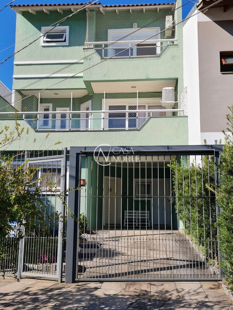 Casa à venda com 3 quartos, 200m², 3 suítes, 2 vagas, Rua Canísio Binsfeld no bairro Hípica em Porto Alegre