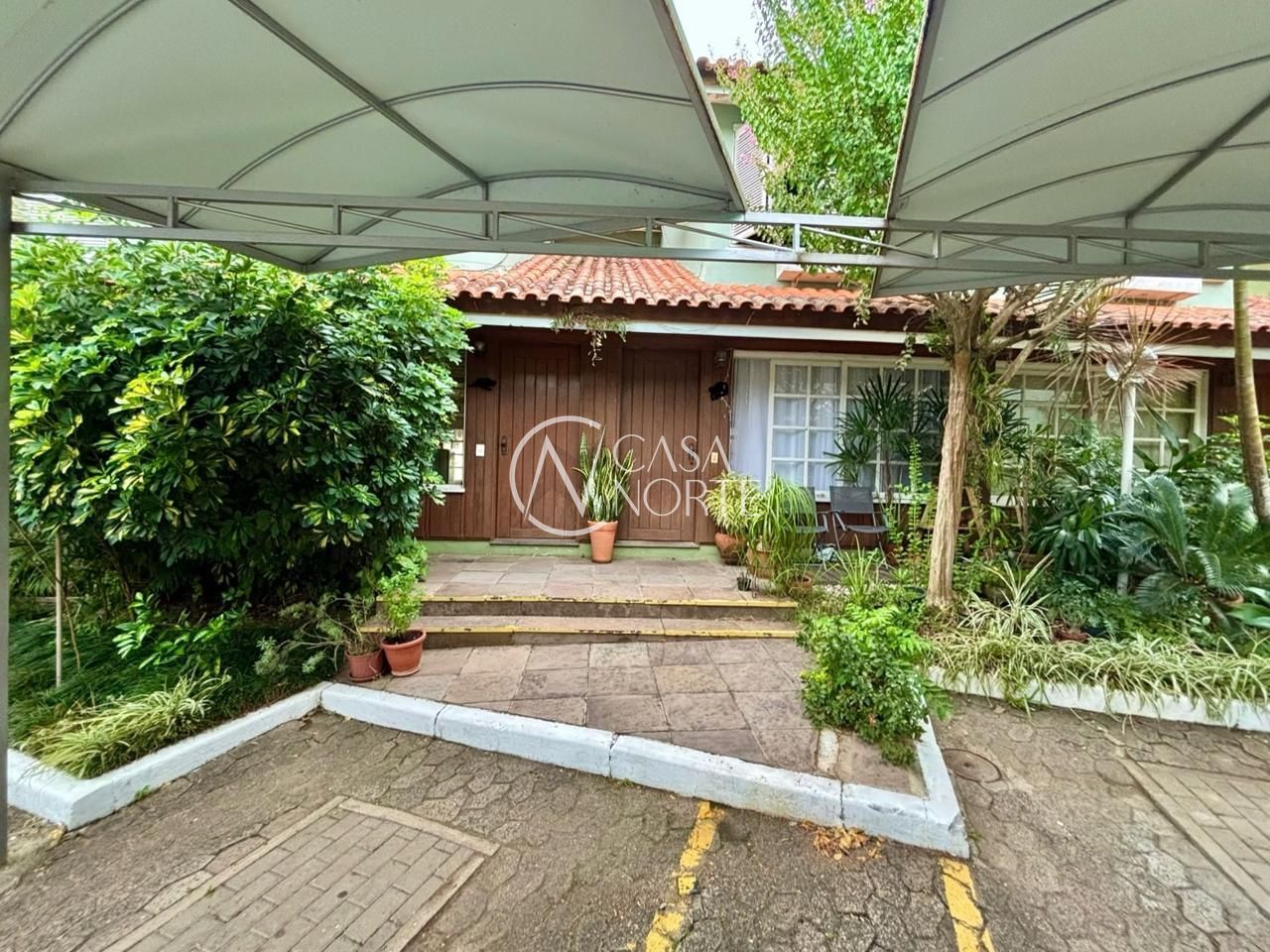 Casa de Condomínio à venda com 2 quartos, 80m², 1 vaga, Rua Doutor Armando Barbedo no bairro Tristeza em Porto Alegre