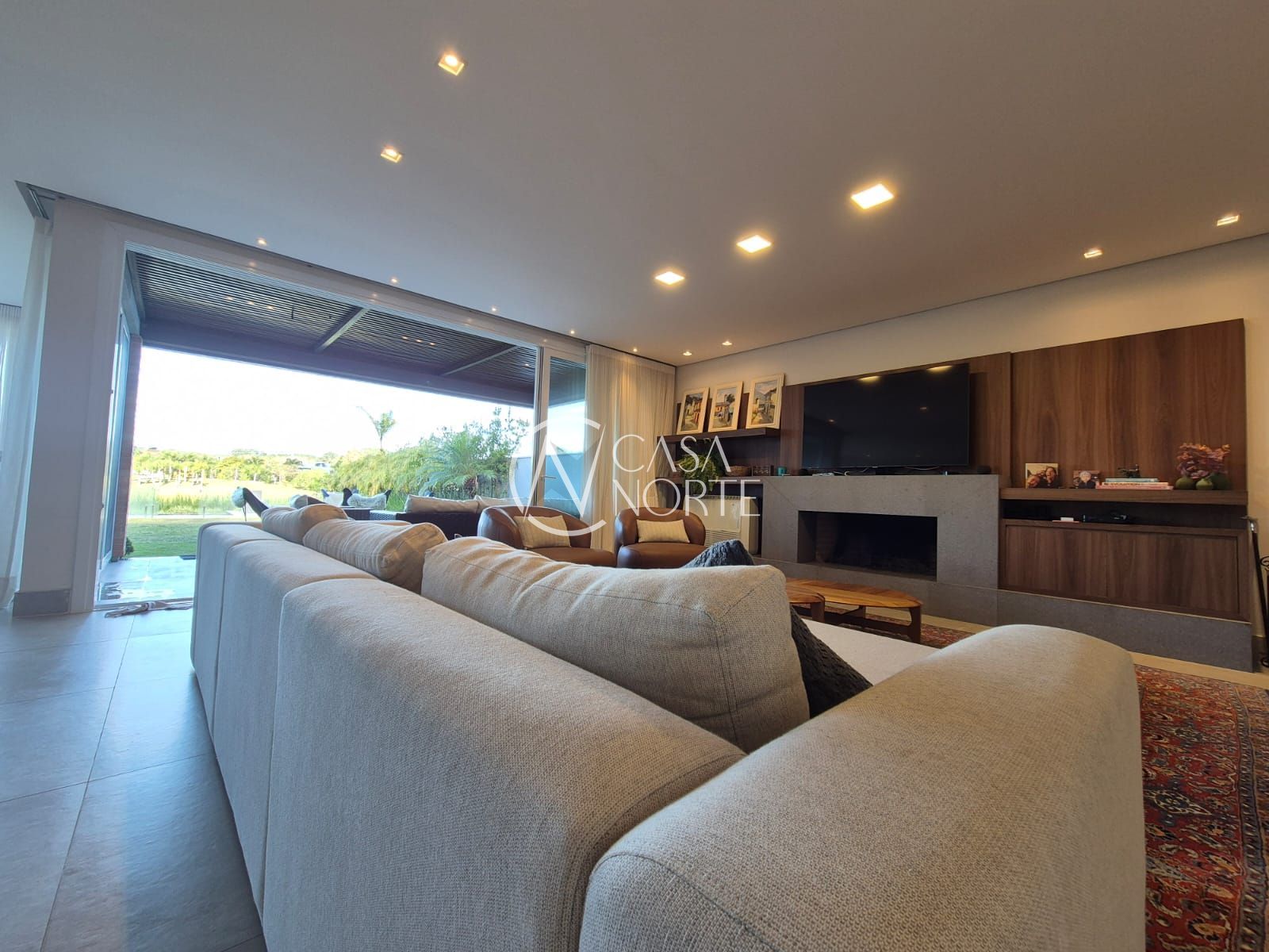 Casa de Condomínio à venda com 3 quartos, 380m², 3 suítes, 2 vagas, Avenida Juca Batista no bairro Belém Novo em Porto Alegre