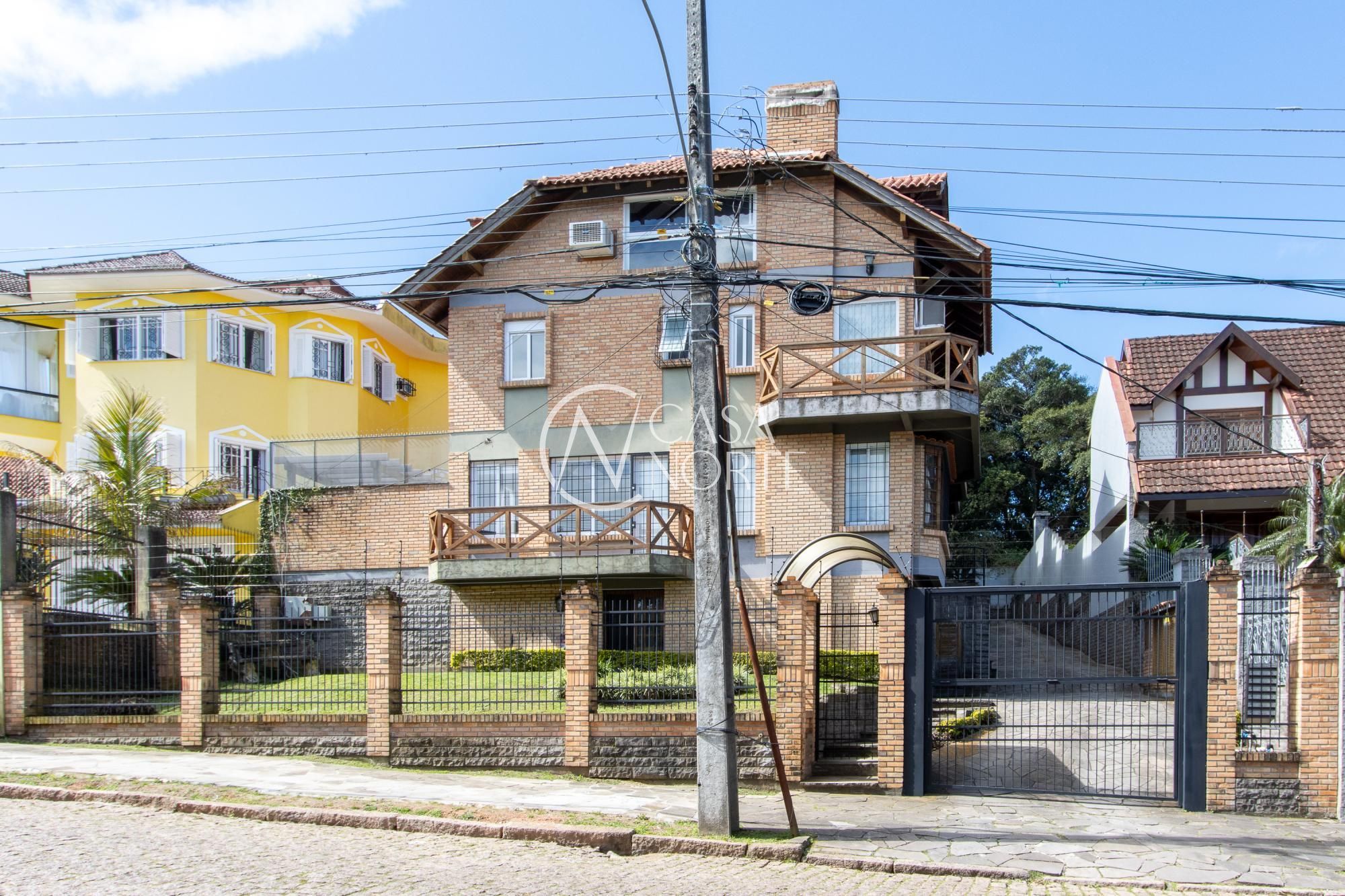 Casa de Condomínio à venda com 3 quartos, 296m², 1 suíte, 4 vagas, Rua Doutor Arnaldo da Silva Ferreira no bairro Jardim Isabel em Porto Alegre